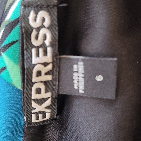 Dress - Picture 4 of 4